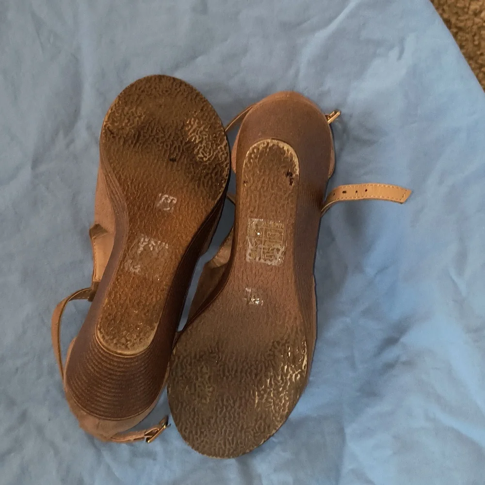 Journee Collection comfortable wedge